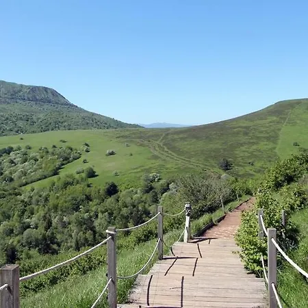De La Rue Du Chateau - Inclus * Pontgibaud
